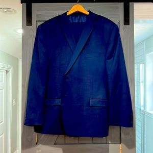 Michael Strahan navy suit